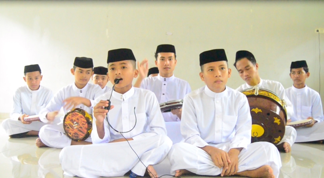 Latihan Hadrah Santri